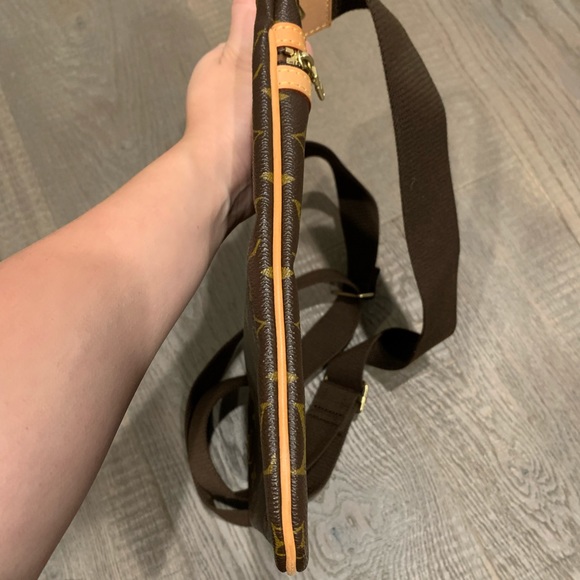Louis Vuitton Crossbody - Picture 12 of 16